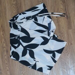 SHEIN Black and White Leaf Print Skort